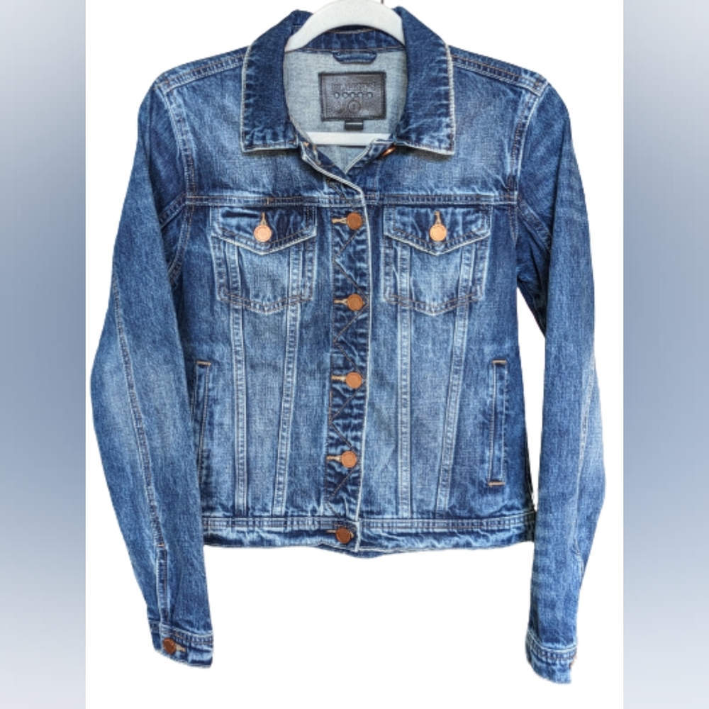NWOT BlankNYC medium distressed wash spread collar copper tone full button front